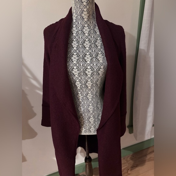 TAHARI COAT WOOL . Burgundy/ wine colored long coat. - Picture 4 of 7